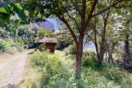 jardin avec day time et property visible