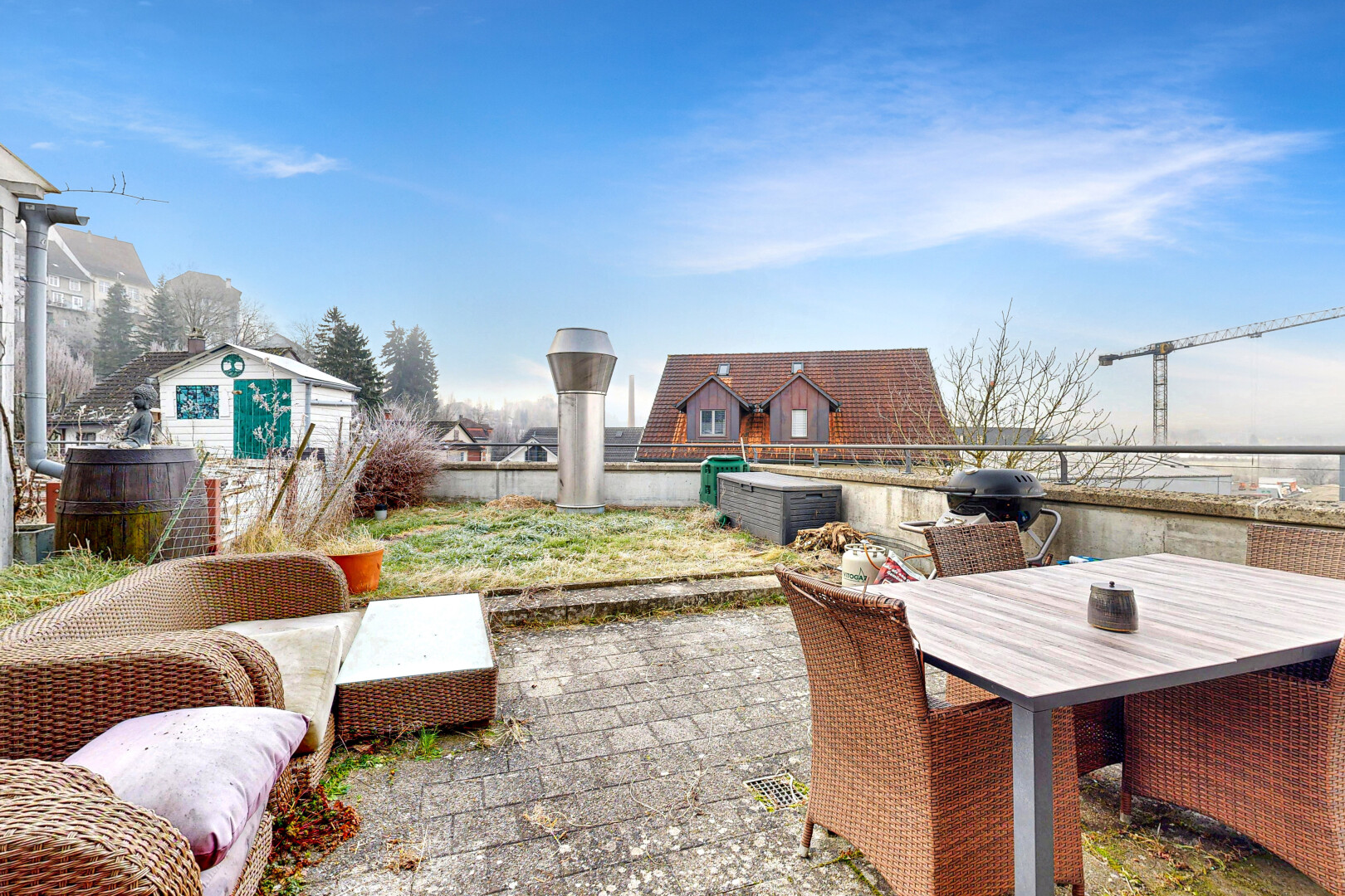 terrasse avec coin repas extérieur et day time