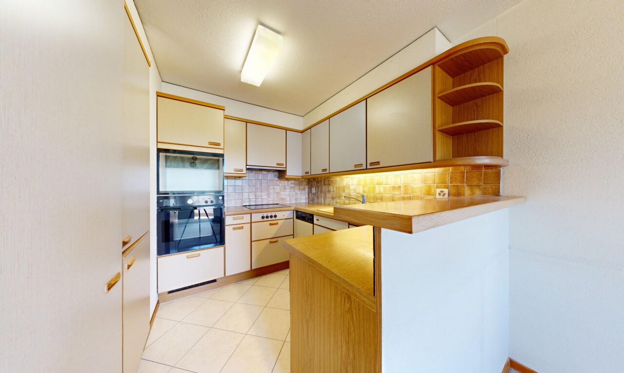 küche mit light floor, küchentheke, kitchen peninsula, ofen, und arbeitsplatten