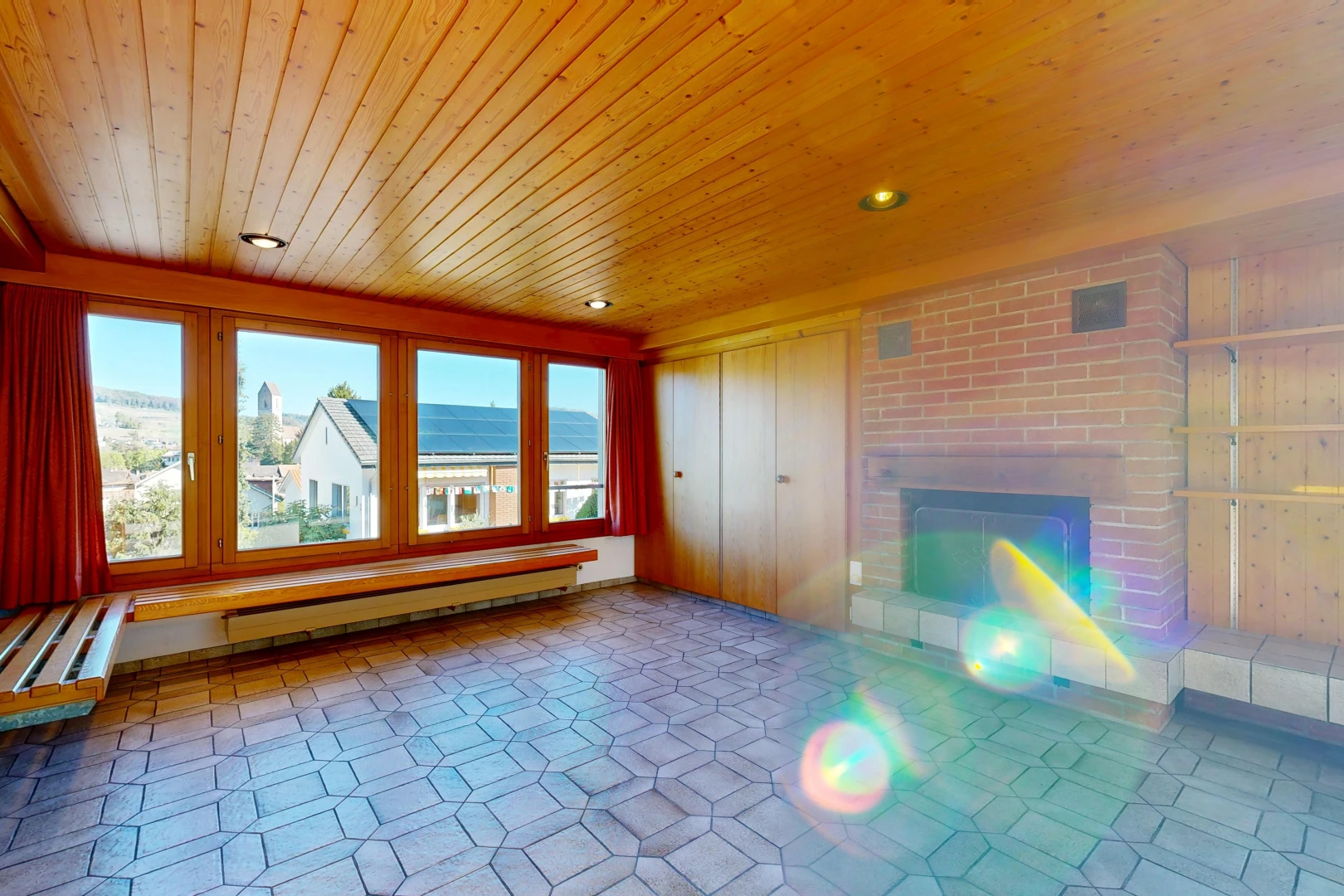 leerer raum mit kamin, einbauleuchten, holzdecke, wood ceiling, und inside property