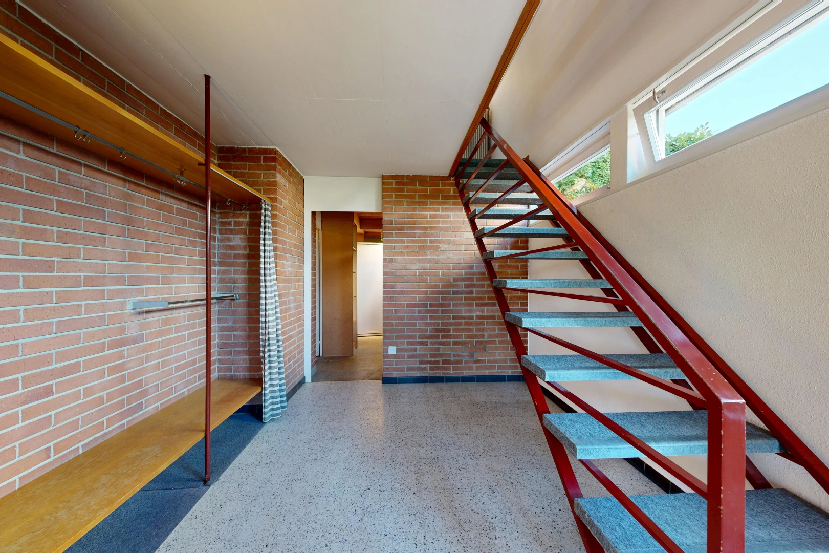 treppe mit treppen, ziegelwand, brick wall, terrazzoboden, und aggregate floor