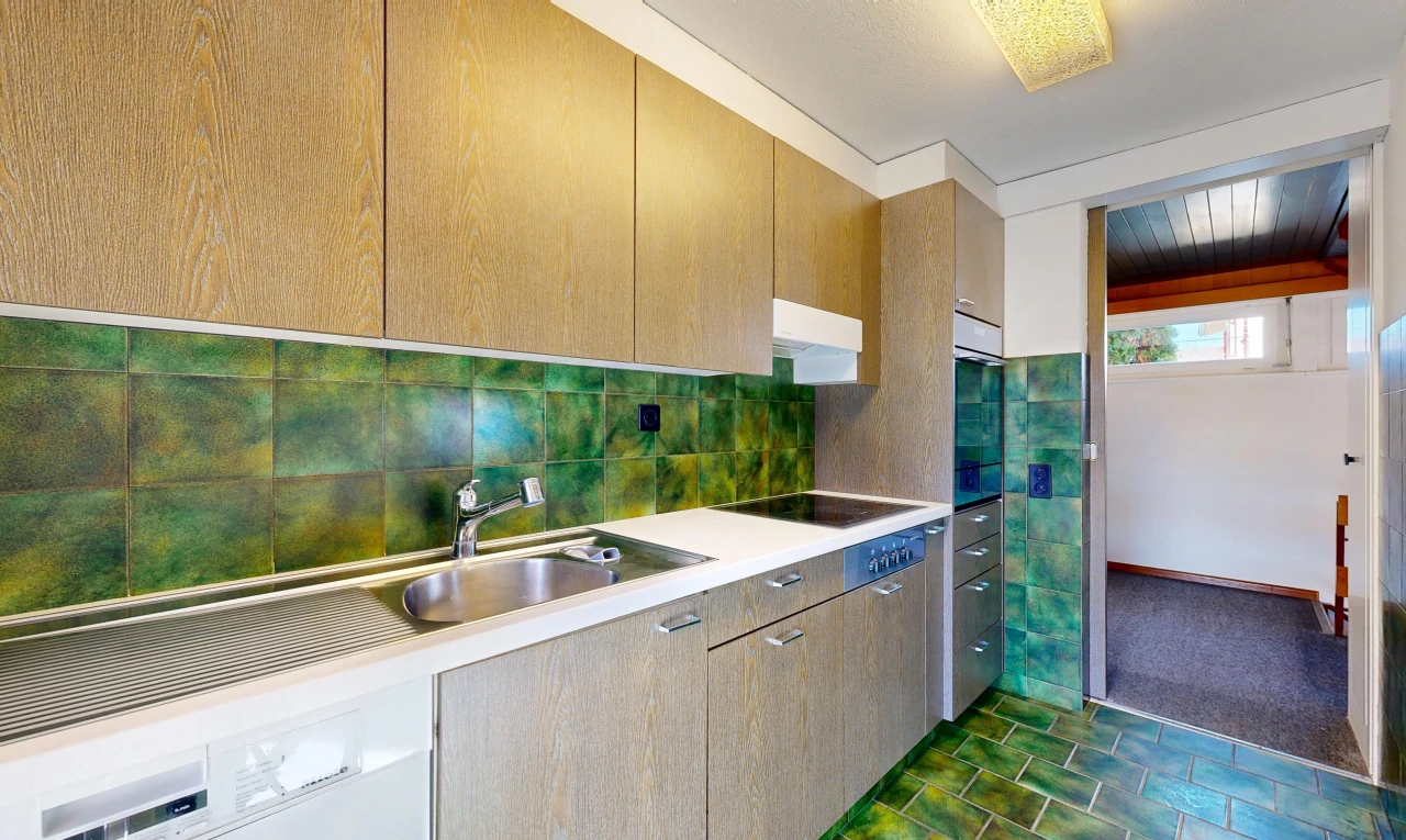 küche mit dark floor, waschbecken, arbeitsplatten, light countertops, und ofen