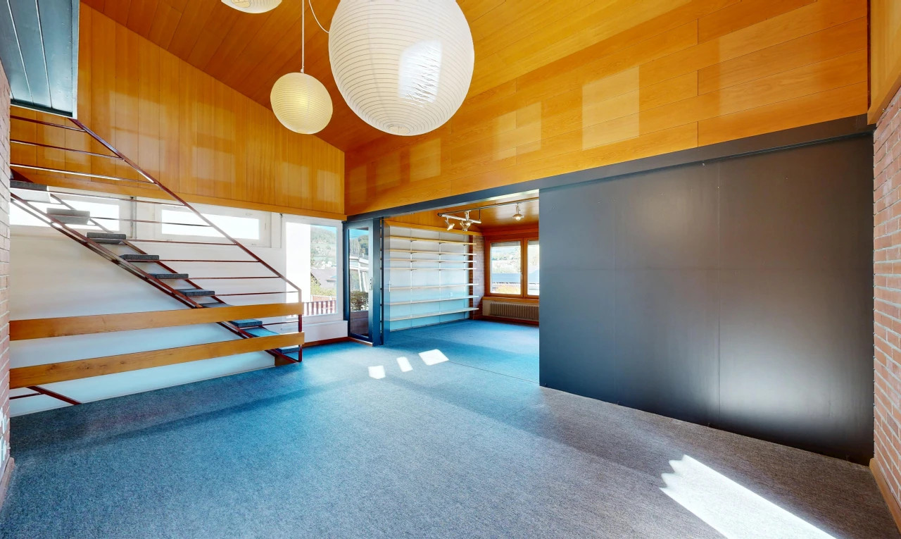 treppe mit außenzugang, treppen, hohe decke, high ceiling, und inside property