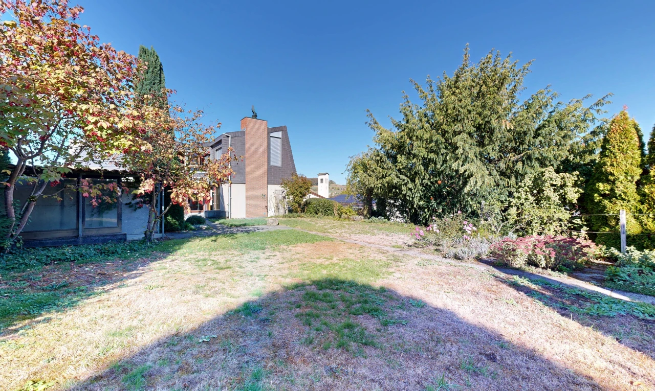 garten mit day time, property visible, und rasen