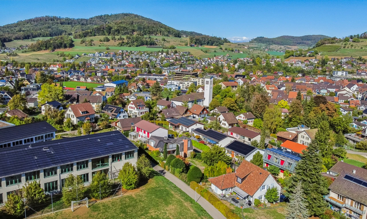blick auf die berge mit blick auf die berge, mountain view, day time, wohngebietblick, und residential view