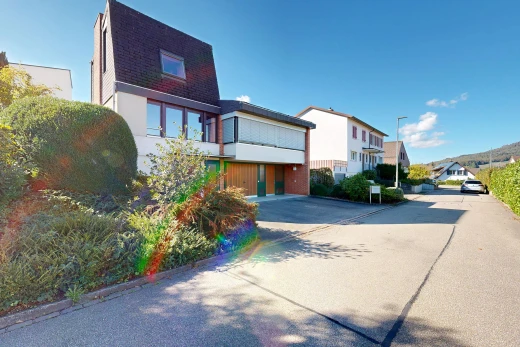 façade avec day time, toit en mansarde, vue résidentielle, et residential view