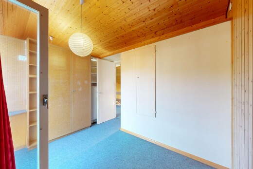 leerer raum mit holzdecke, wood ceiling, inside property, teppich, und carpet