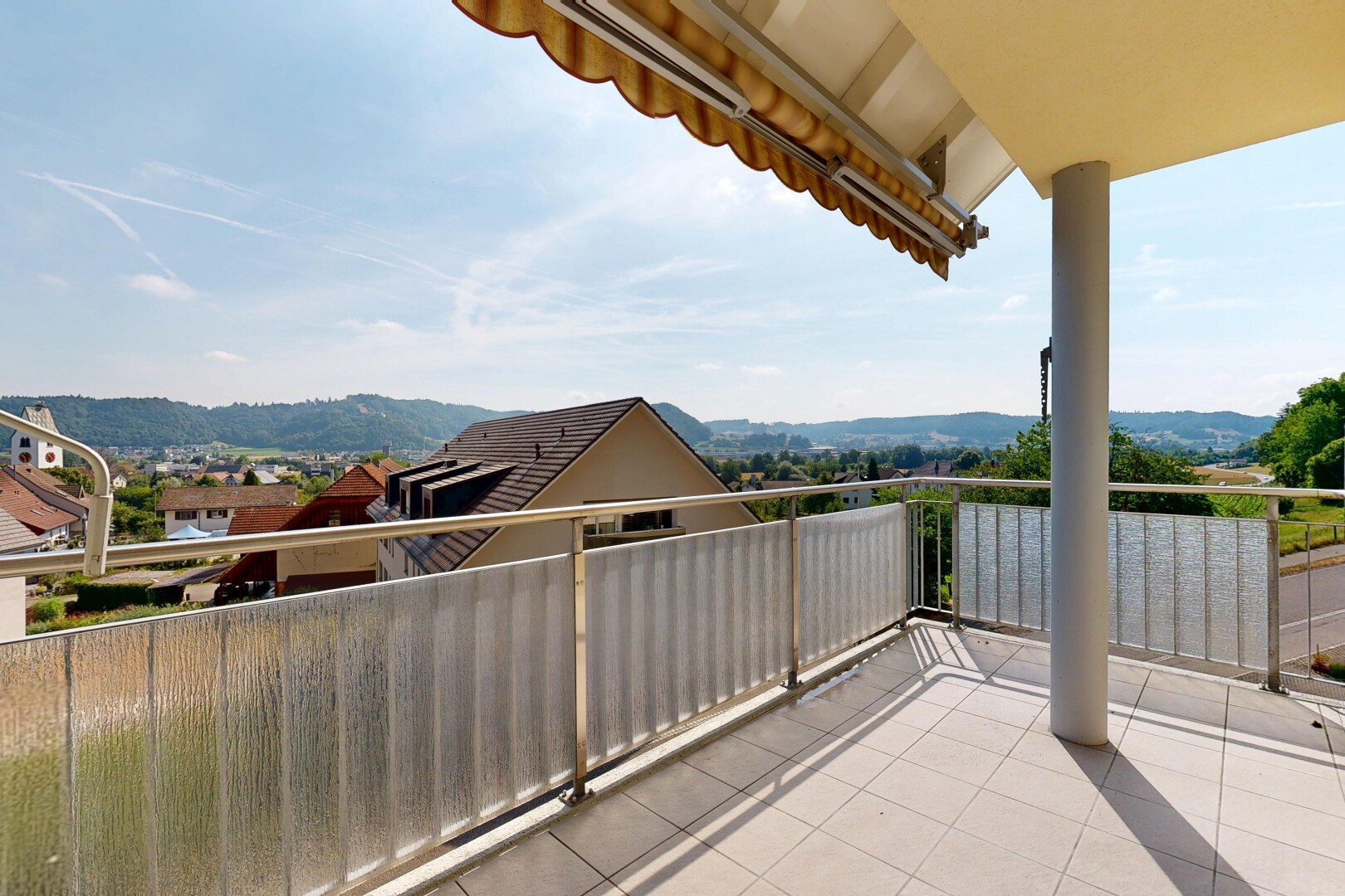 balkon mit from property, day time, und terrasse
