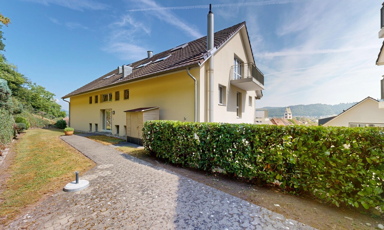 außenansicht mit stuckverkleidung, property visible, day time, balkon, und schornstein