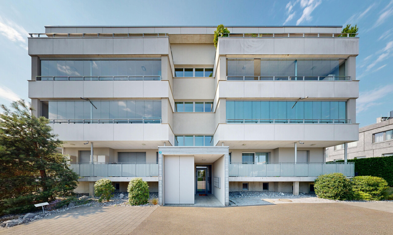 außenansicht mit day time, blick auf wohnanlage, apartment complex view, und from community