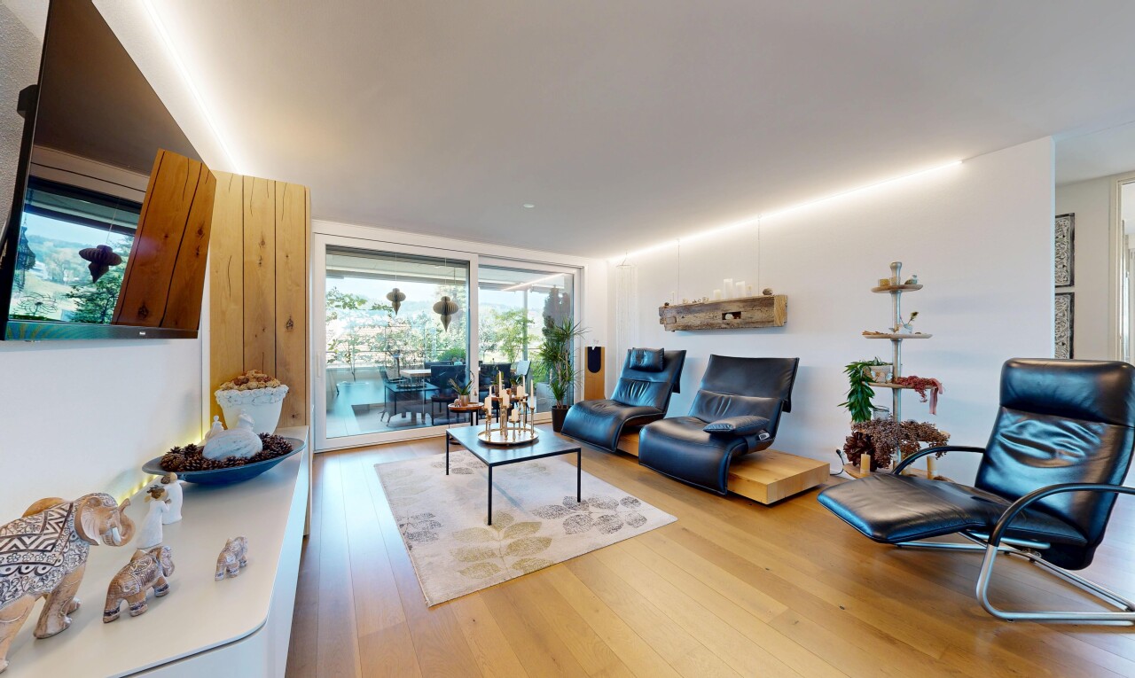 wohnzimmer mit holzfußboden, wood finish floor, fernseher, gipskartonwand, und drywall