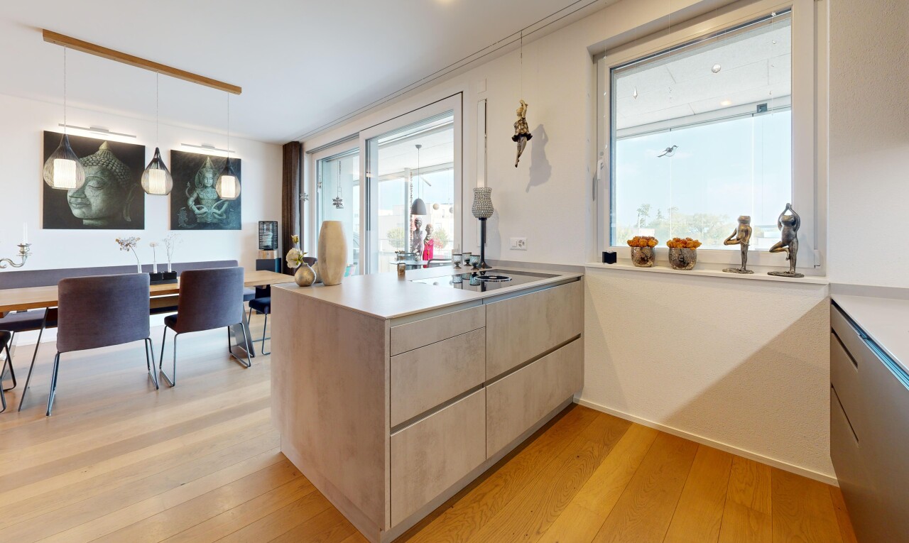 küche mit light floor, wood finish floor, holzfußboden, pendelleuchte, und light countertops