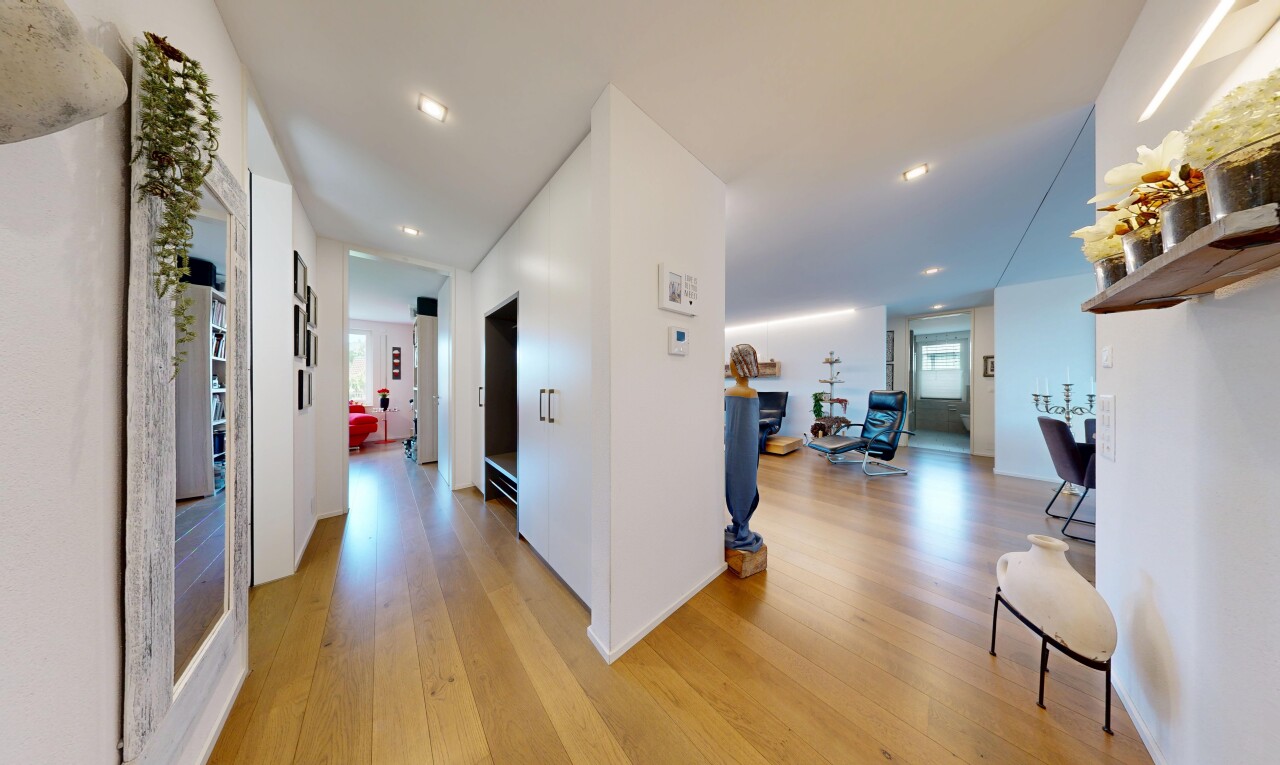 halle / korridor mit einbauleuchten, wood finish floor, holzfußboden, drywall, und gipskartonwand