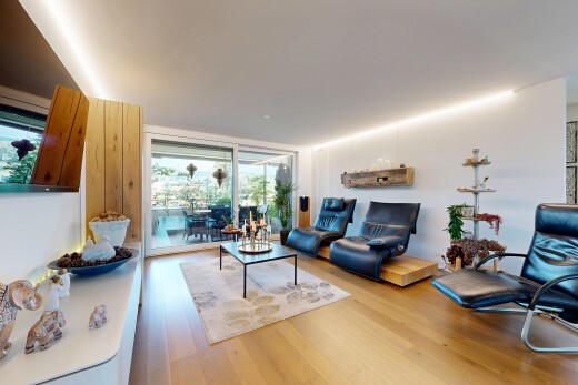 wohnzimmer mit holzfußboden, wood finish floor, fernseher, gipskartonwand, und drywall