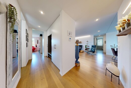 halle / korridor mit einbauleuchten, wood finish floor, holzfußboden, drywall, und gipskartonwand