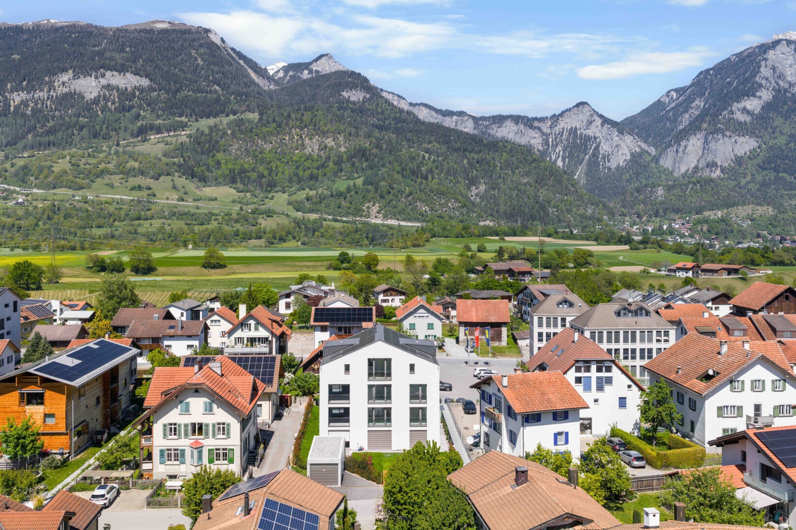 vue sur la montagne avec mountain view, vue sur la montagne, day time, residential view, et vue résidentielle