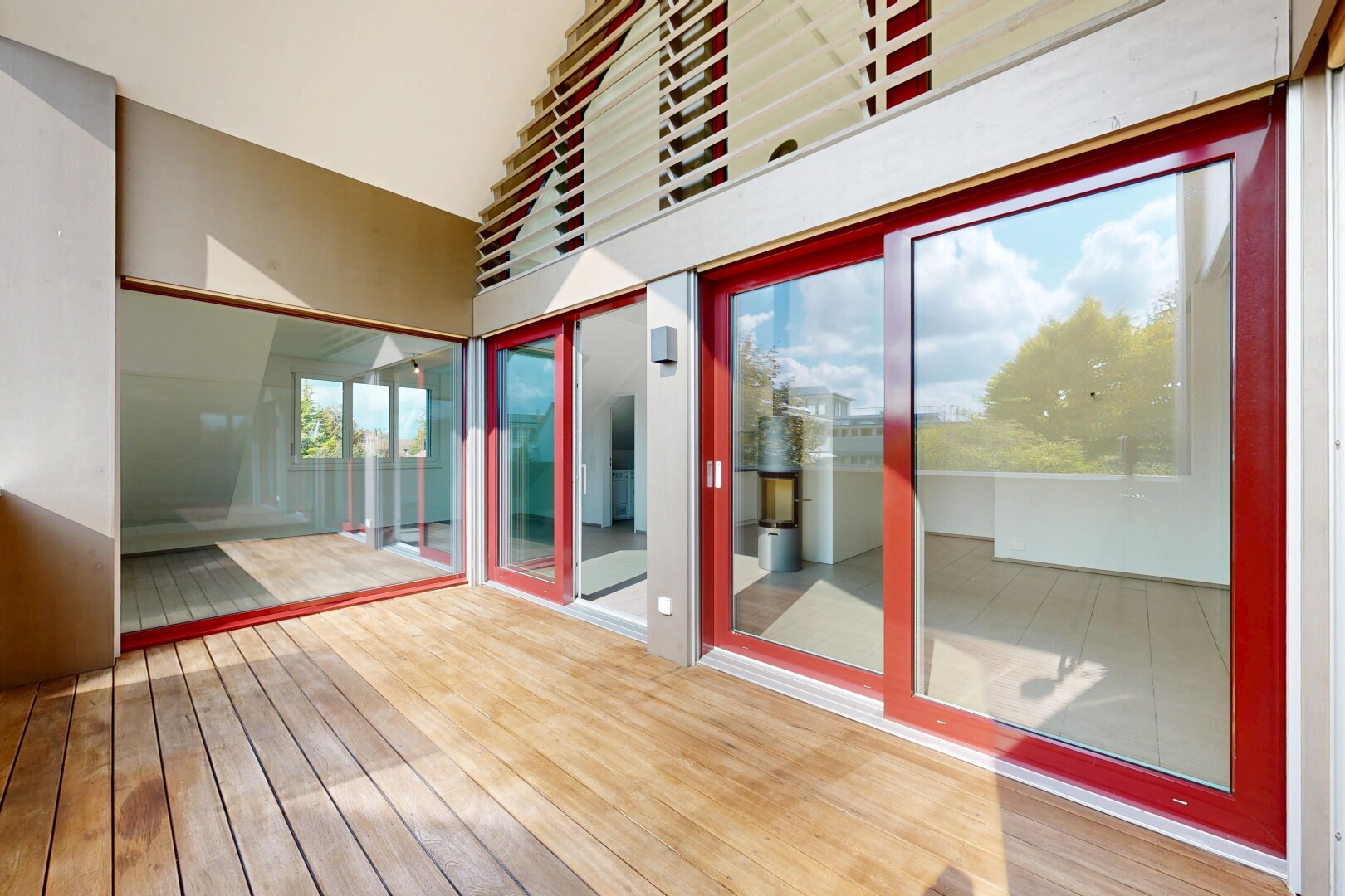 terrasse avec inside property, day time, et terrasse