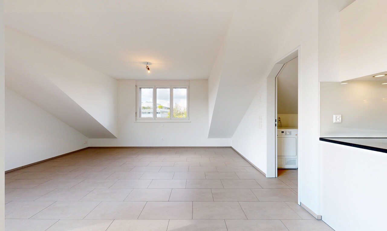 pièce vide avec cloison sèche, drywall, inside property, lumière naturelle, et natural light