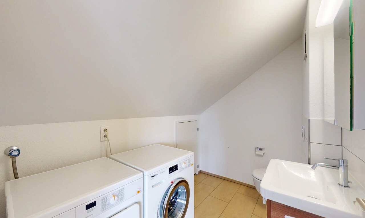 buanderie avec inside property, plafond bas, low ceiling, cloison sèche, et drywall