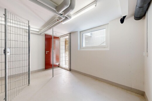 pièce vide avec drywall, cloison sèche, natural light, lumière naturelle, et inside community