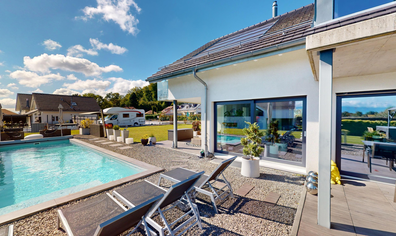 Réservé : Maison de rêve avec piscine chauffée et vue lac !