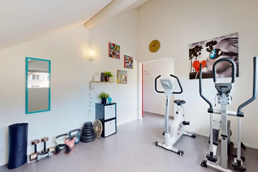 gym avec plafond voûté