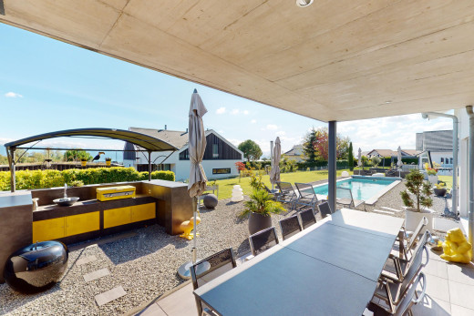 terrasse avec patio et piscine
