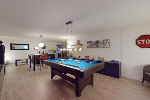 espace intérieur avec billard
