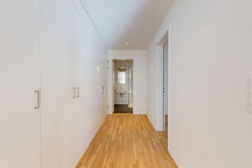 halle / korridor mit inside property, holzfußboden, wood finish floor, gipskartonwand, und drywall