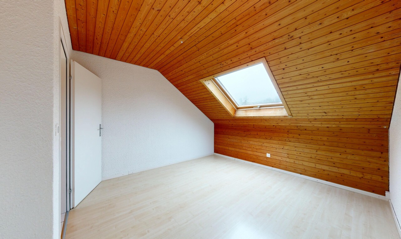 leerer raum mit holzfußboden, wood finish floor, holzdecke, wood ceiling, und dachschräge