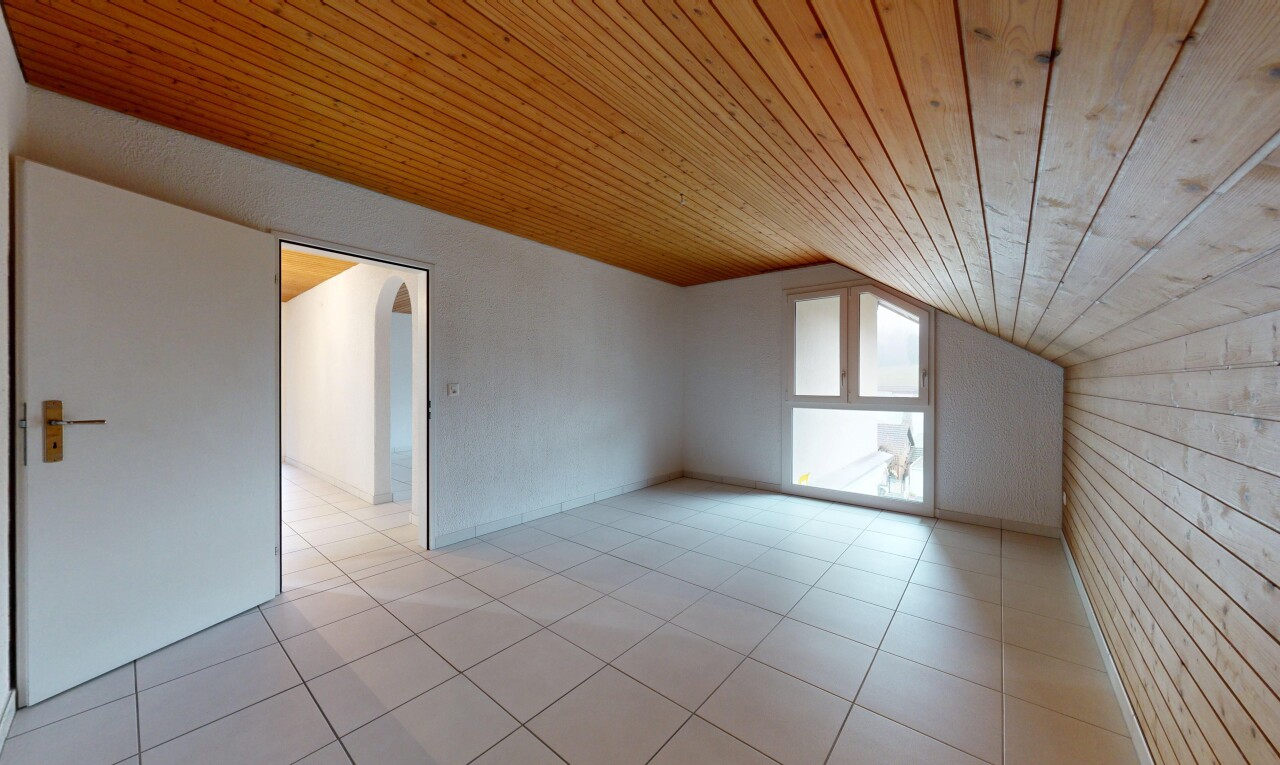 leerer raum mit holzdecke, wood ceiling, gewölbte gehwege, dachschräge, und vaulted ceiling
