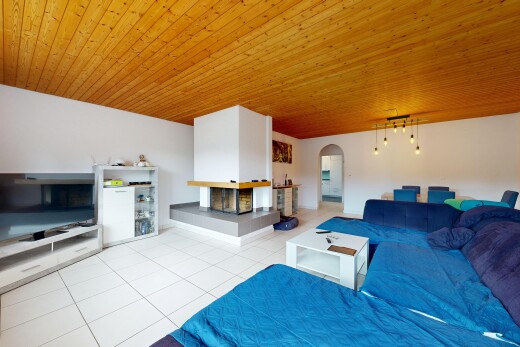 wohnzimmer mit fernseher, gewölbte gehwege, inside property, gipskartonwand, und drywall