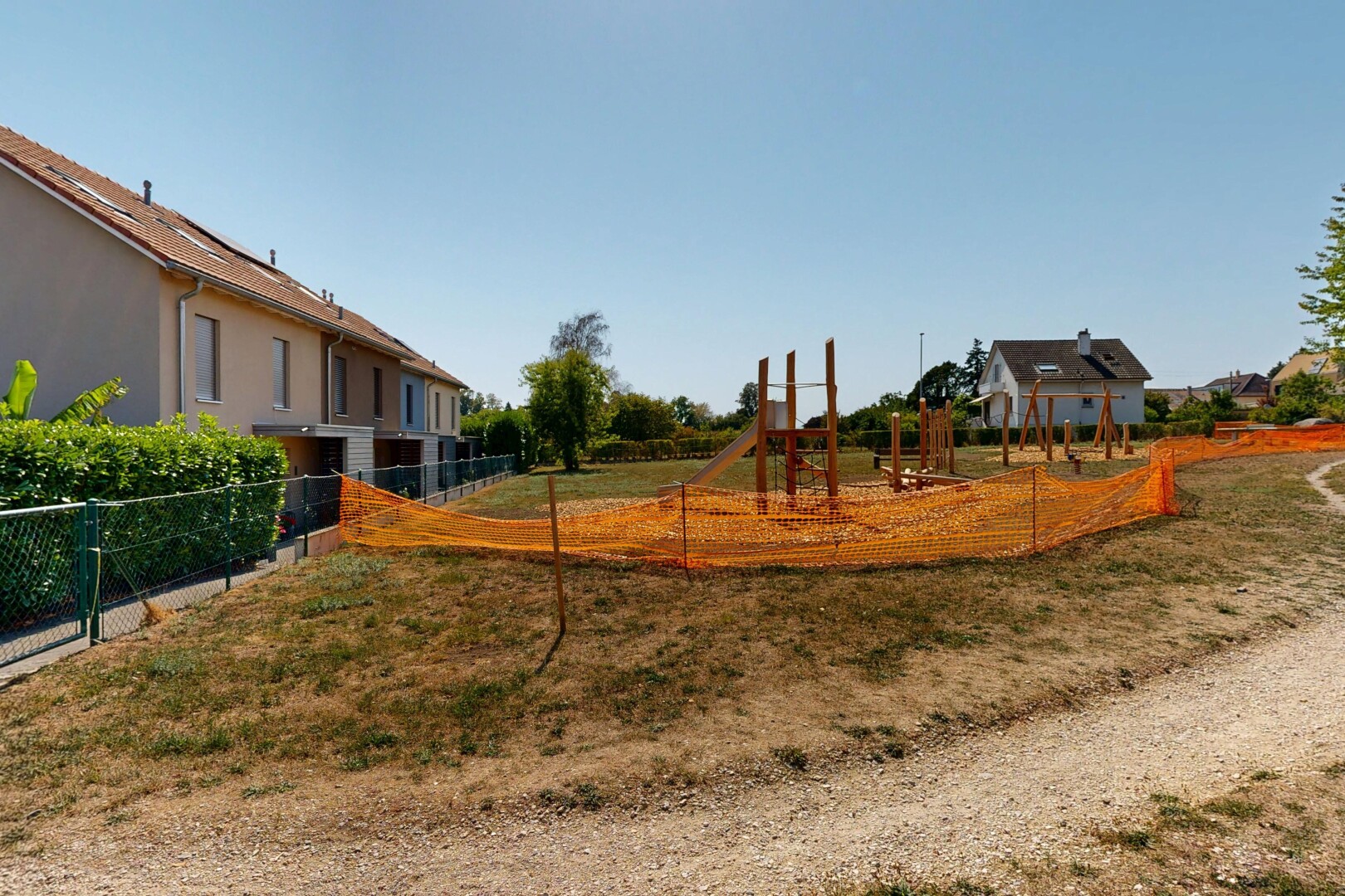 jardin avec clôture, from community, et day time