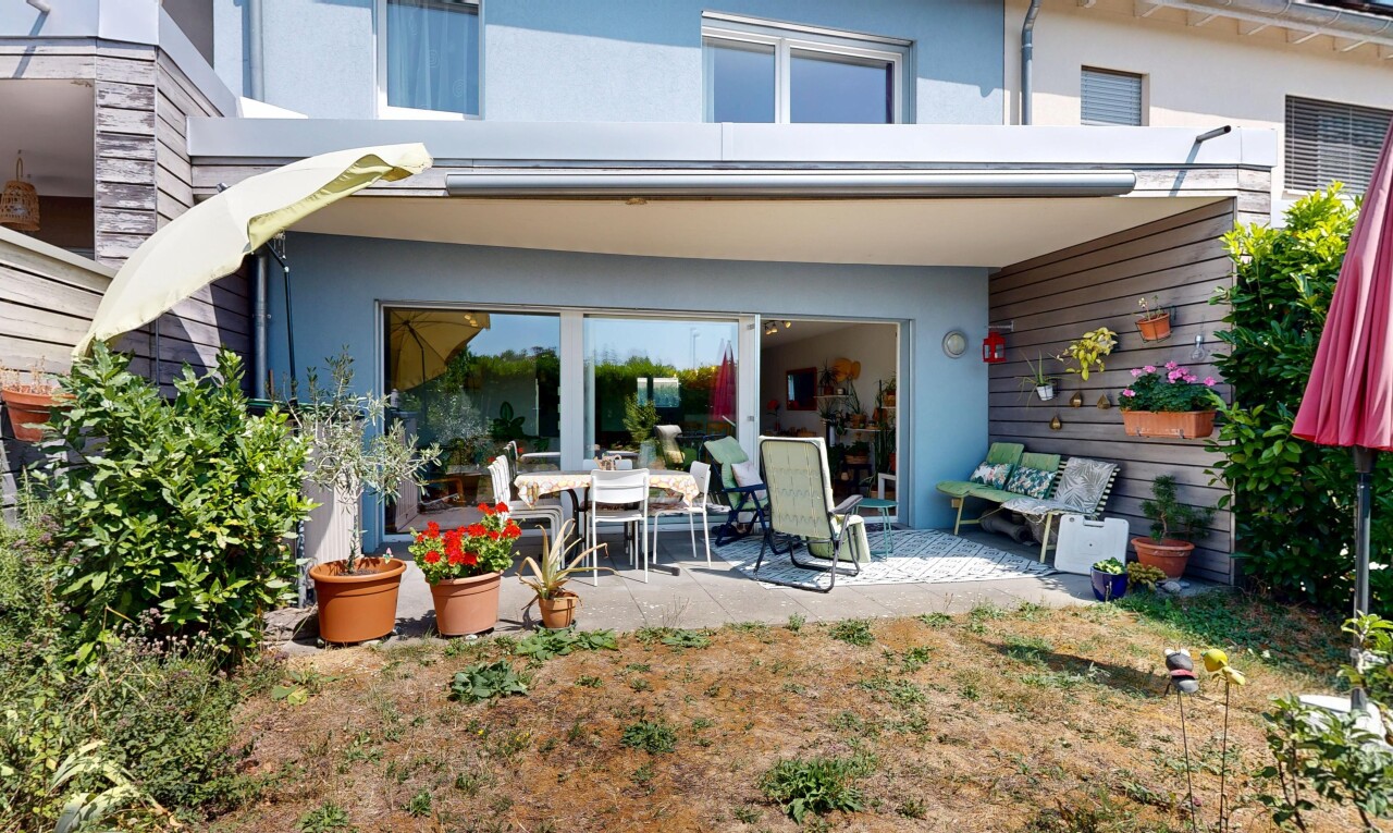 façade avec property visible, terrasse, bardage horizontal, bardage en stuc, et from property