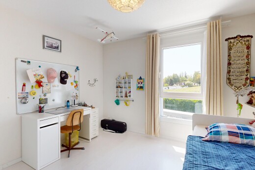 zimmer / schlafzimmer mit natürliches licht, gipskartonwand, drywall, bürobereich, und inside property