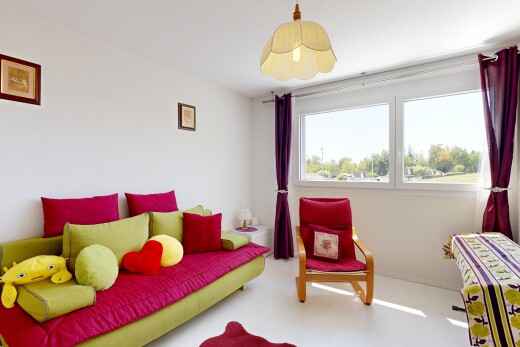 wohnzimmer mit drywall, gipskartonwand, inside property, und pendelleuchte