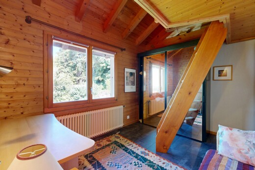 chambre avec vaulted ceiling, plafond voûté, radiateur, wood ceiling, et plafond en bois