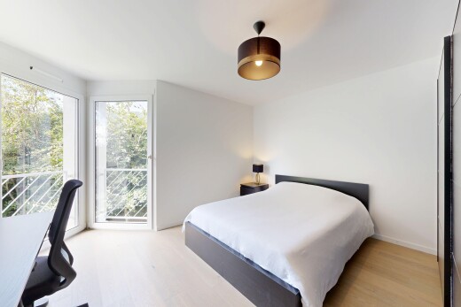 chambre avec sol en finition bois, wood finish floor, inside property, cloison sèche, et drywall
