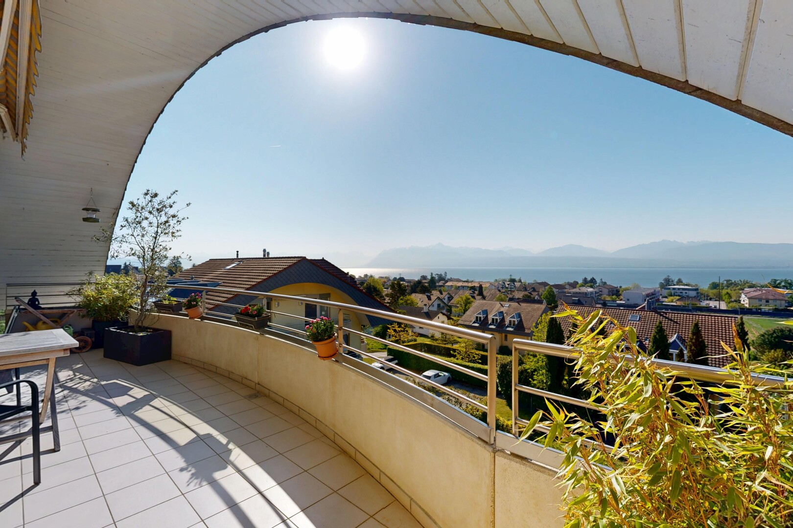 balcon avec from property, day time, et terrasse