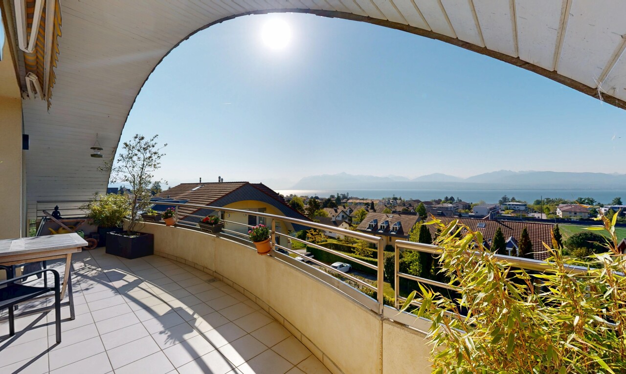balcon avec from property, day time, et terrasse