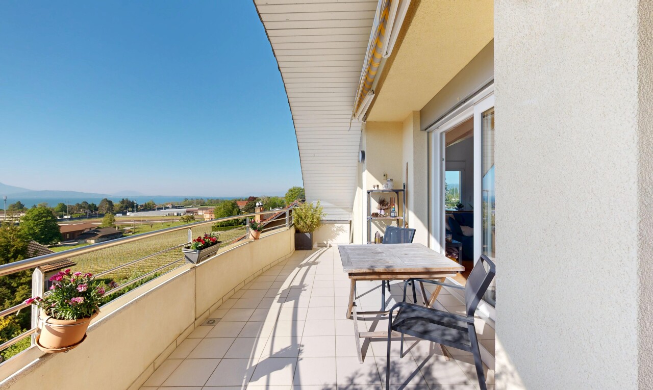 balcon avec from property et day time