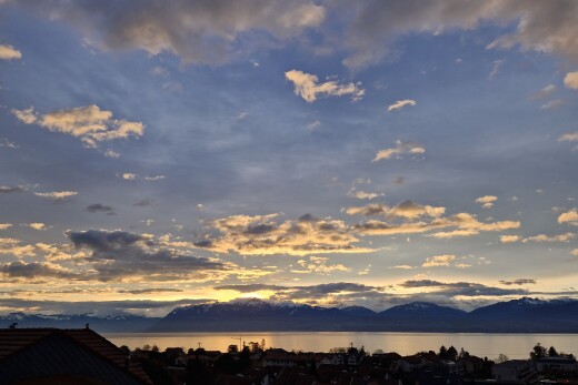 vue sur la montagne avec vue sur la montagne, mountain view, vue sur l'eau, water view, et dusk