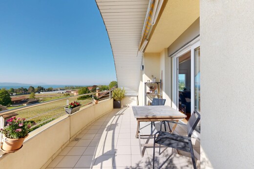 balcon avec from property et day time