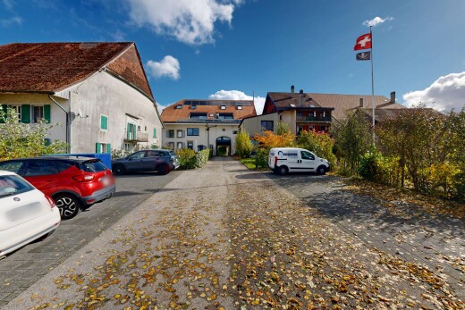 façade avec day time et parking