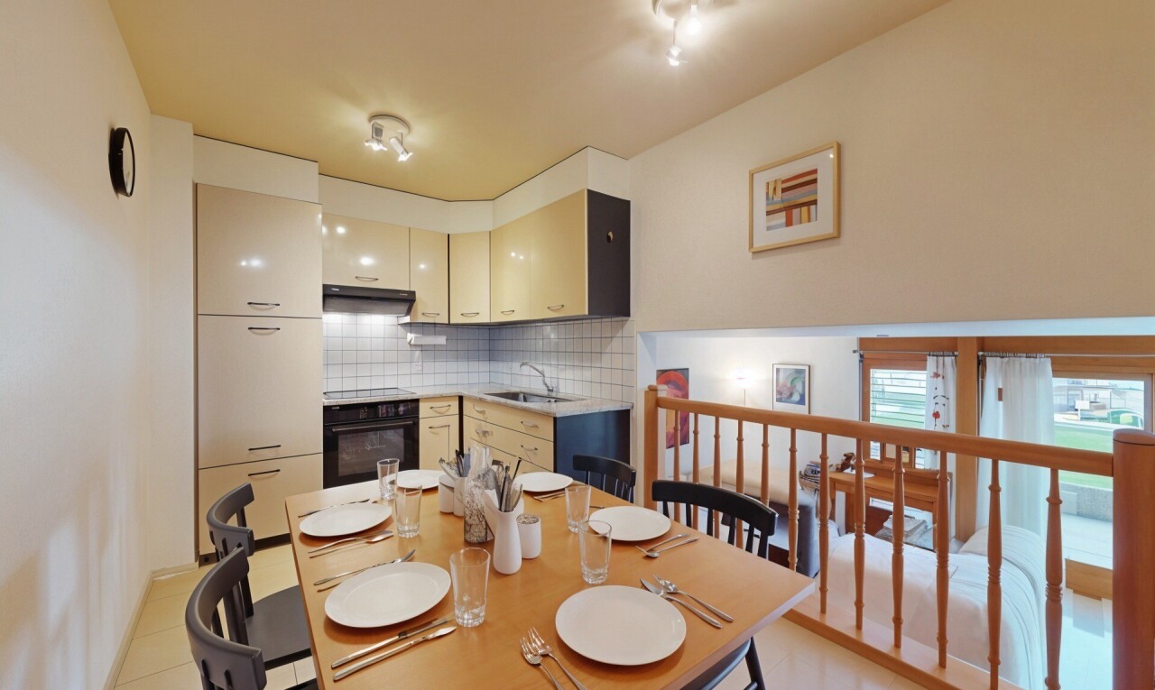 dining area with a sink and baseboards