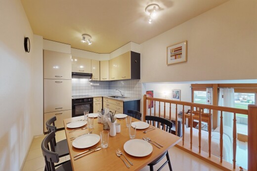 esszimmer mit drywall, gipskartonwand, küchenrückwand beim Herd, inside property, und natural light