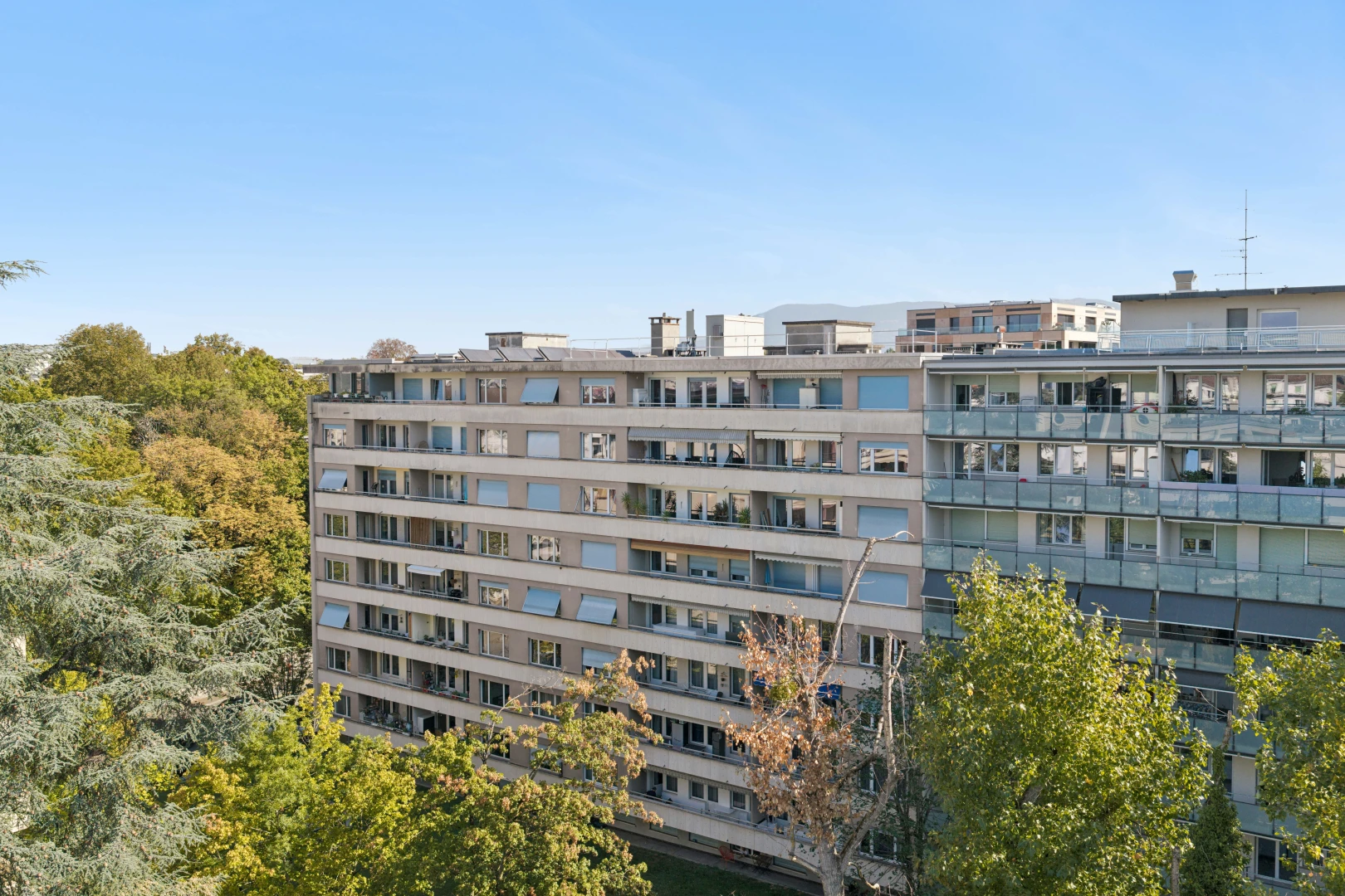 view of apartment building / complex