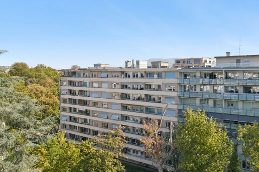 view of apartment building / complex