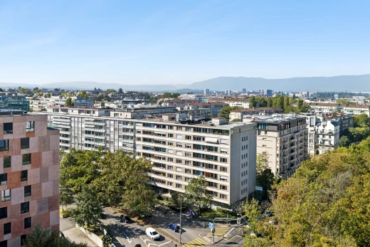 view of apartment building / complex with street lights and a mountain view