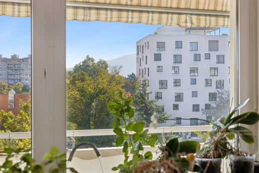 view of apartment building / complex